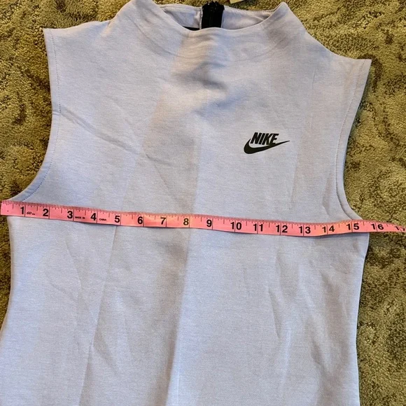 Elegant Lavender Sleeveless Dress - Picture 5 of 7